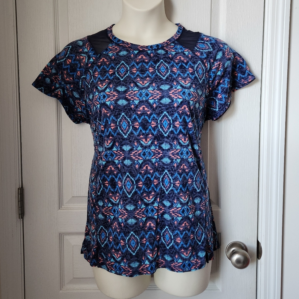 NWOT Cuddl Duds Climate Right Active Aztec Pattern Top